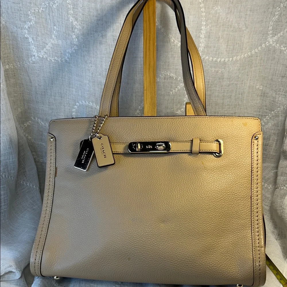 Coach Swagger large leather tote shoulder bag